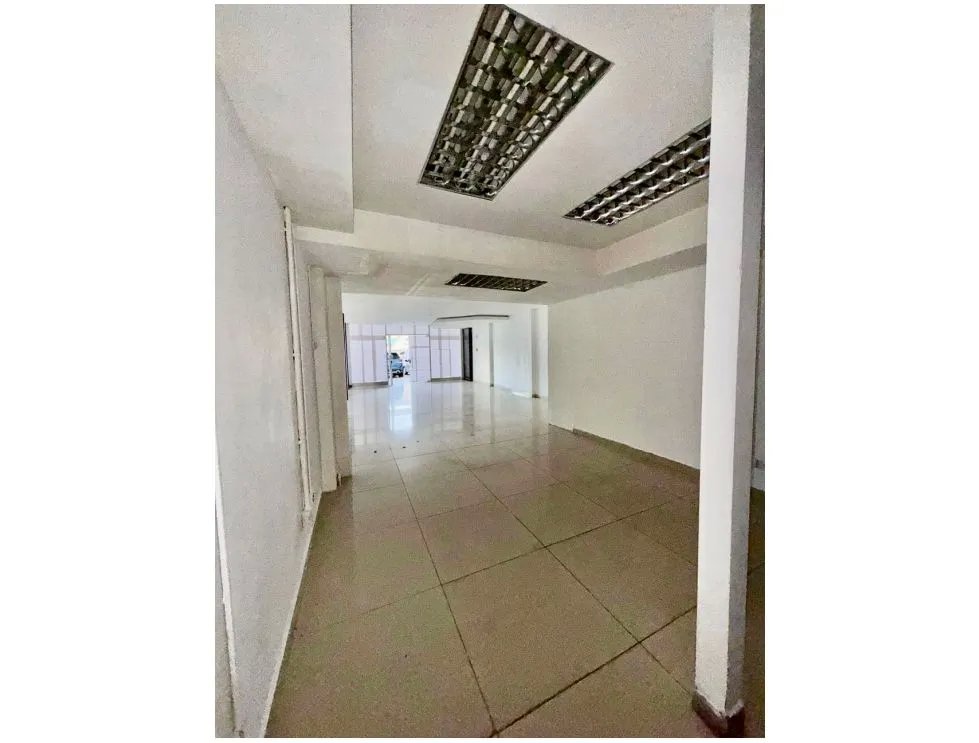 Alquiler de local comercial en Condado Business Center. YP