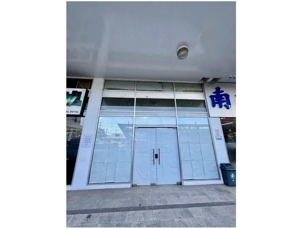 Alquiler de local comercial en Condado Business Center. YP