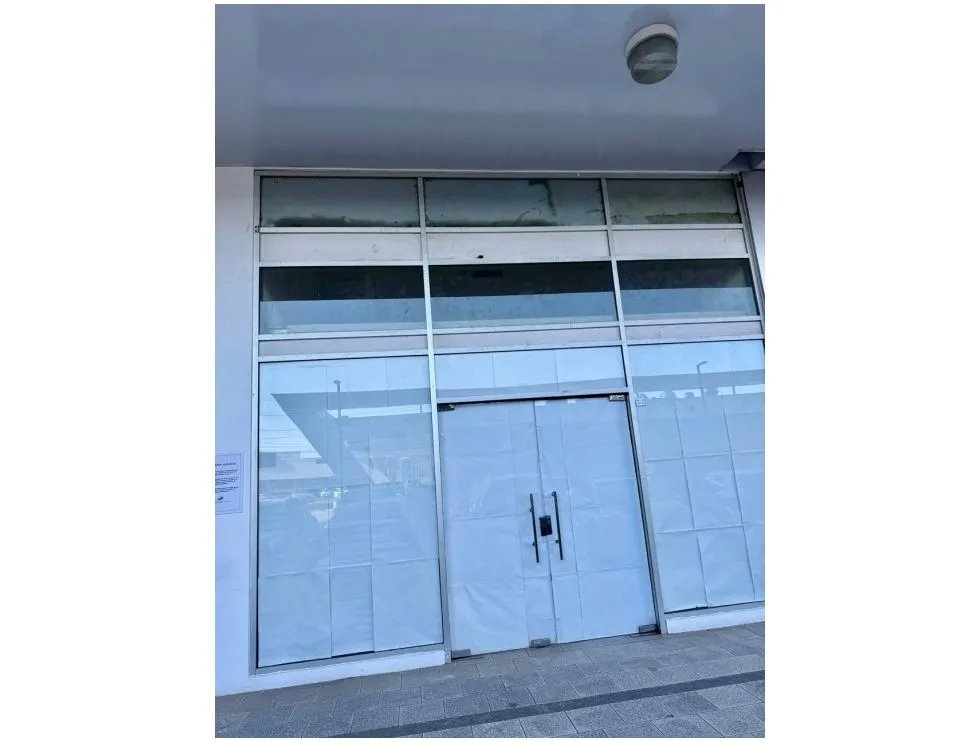 Alquiler de local comercial en Condado Business Center. YP
