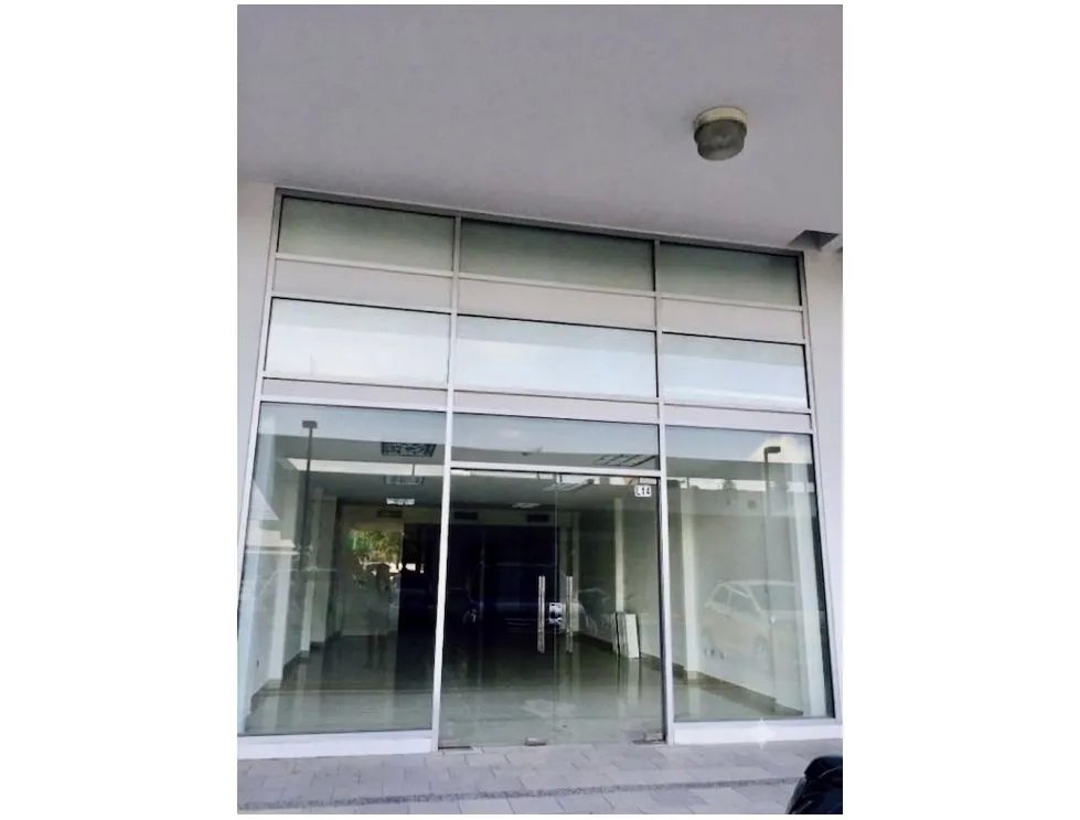 Alquiler de local comercial en Condado Business Center. YP