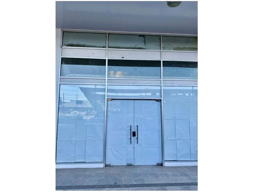 Alquiler de local comercial en Condado Business Center. YP