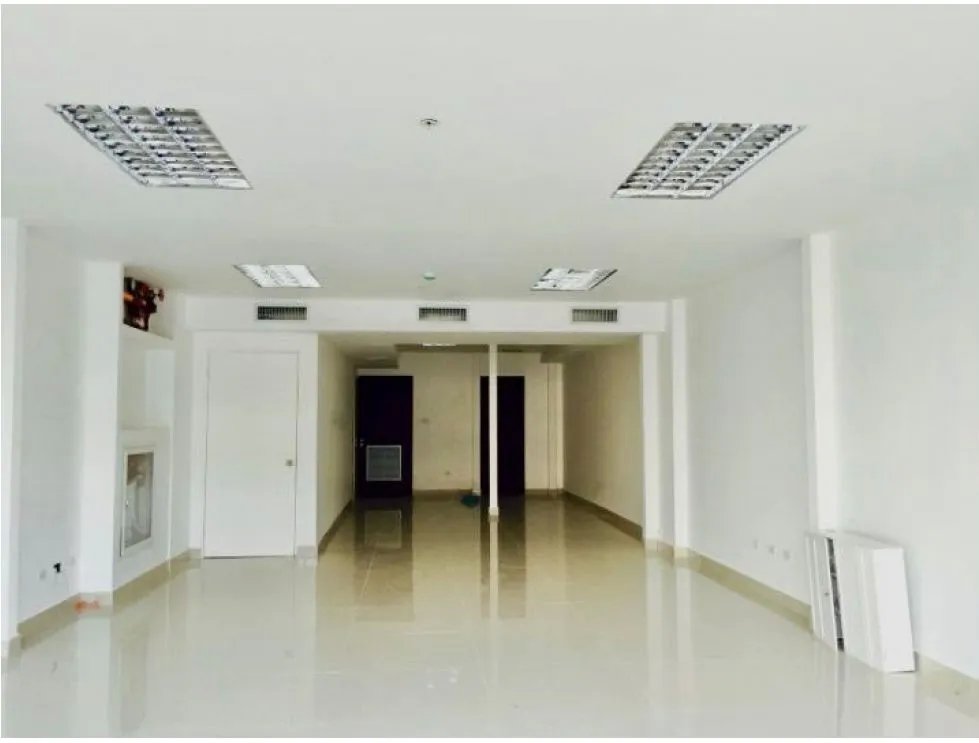 Alquiler de local comercial en Condado Business Center. YP