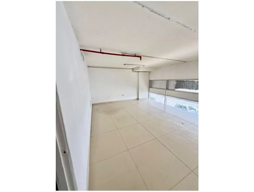 Alquiler de local comercial en Condado Business Center. YP