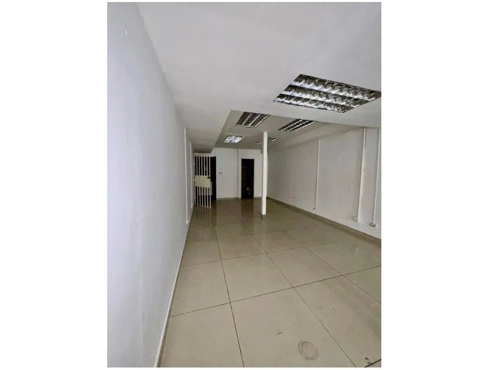 Alquiler de local comercial en Condado Business Center. YP