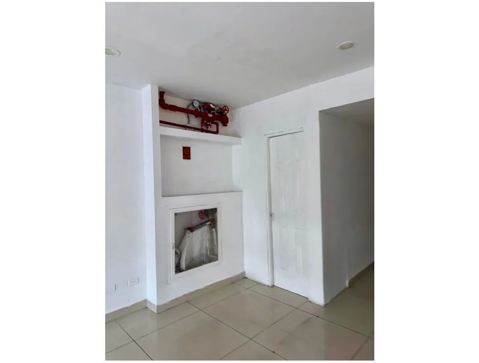 Alquiler de local comercial en Condado Business Center. YP