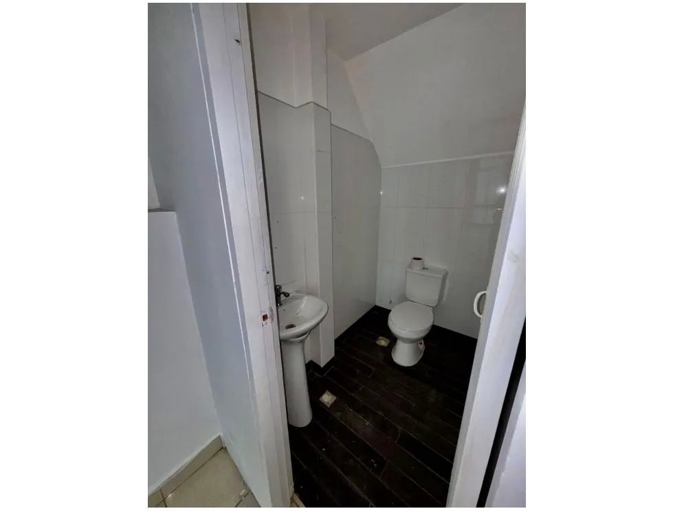Alquiler de local comercial en Condado Business Center. YP
