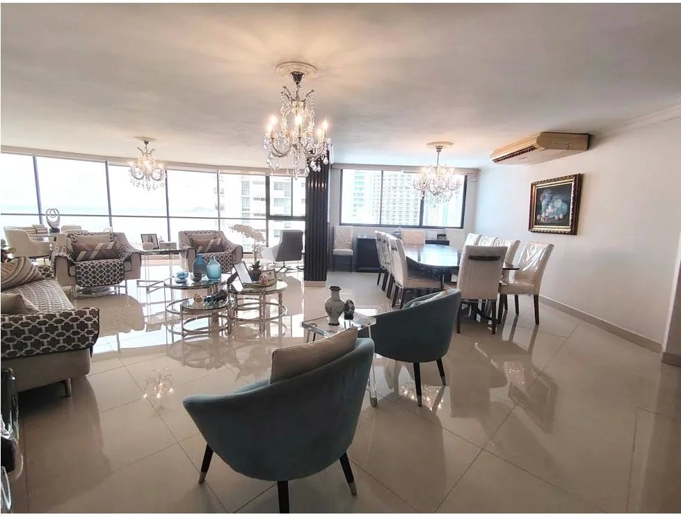 Venta de apartamento amoblado en PH Rocamar, Av. Balboa. EAR