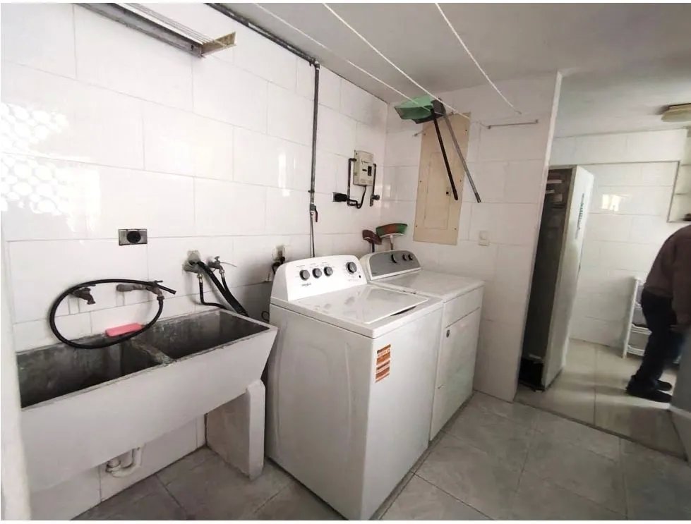 Venta de apartamento amoblado en PH Rocamar, Av. Balboa. EAR