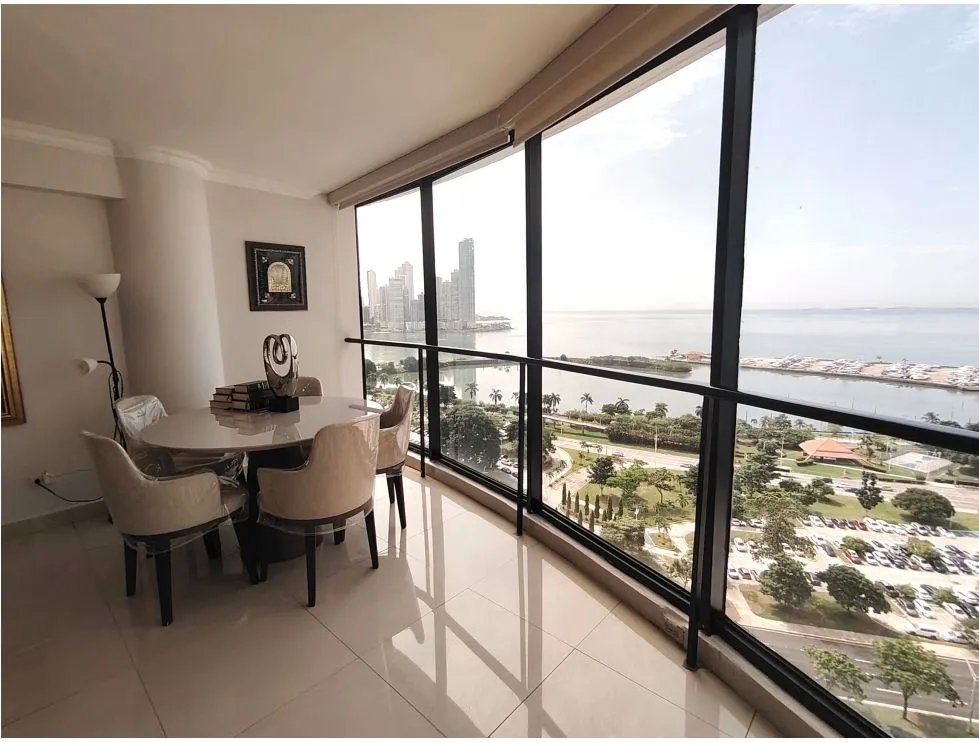 Venta de apartamento amoblado en PH Rocamar, Av. Balboa. EAR