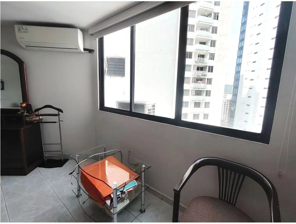 Venta de apartamento amoblado en PH Rocamar, Av. Balboa. EAR