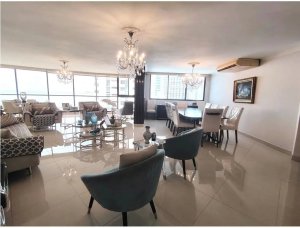 Venta de apartamento amoblado en PH Rocamar, Av. Balboa. EAR
