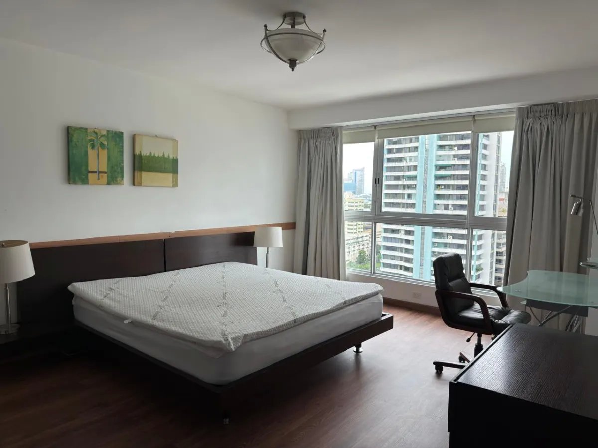 Apartamento Completamente Renovado, Vista Frente a la Bahía, Avenida Balboa $1,550