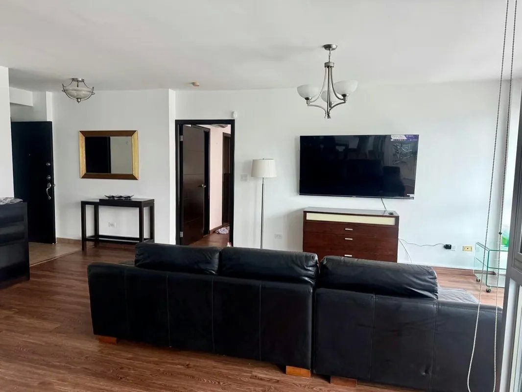 Penthouse Completamente Renovado, Vista Frente a la Bahía, Avenida Balboa $1,550