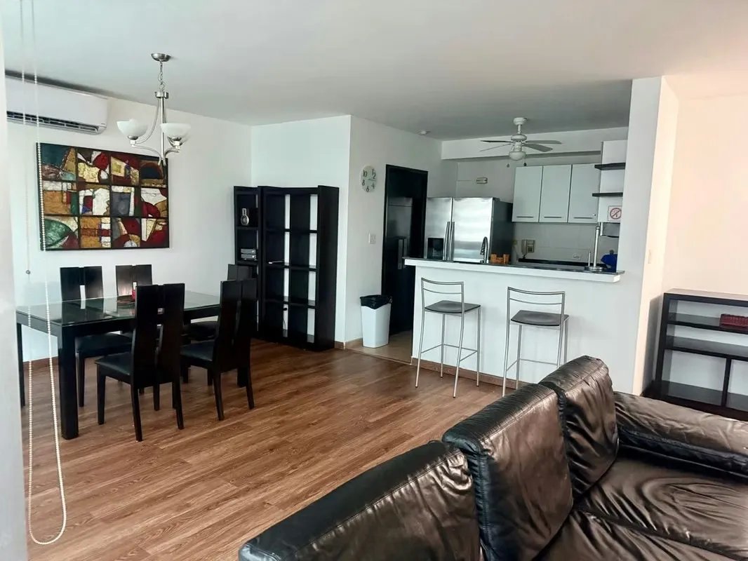 Penthouse Completamente Renovado, Vista Frente a la Bahía, Avenida Balboa $1,550