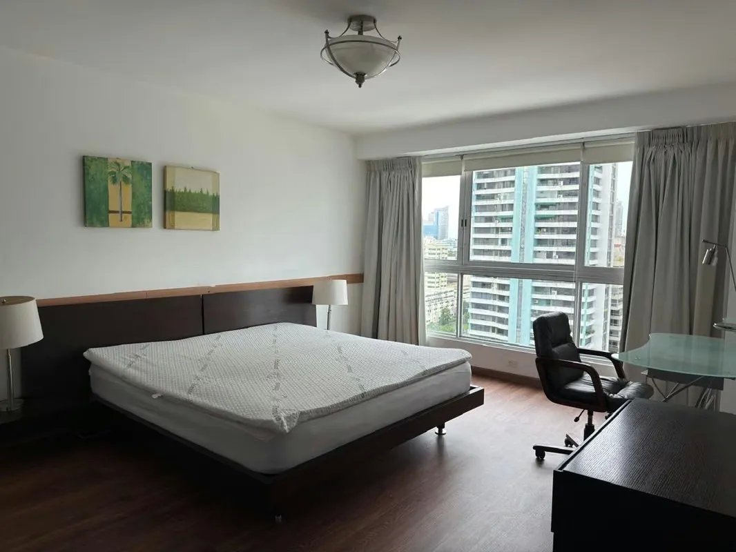 Penthouse Completamente Renovado, Vista Frente a la Bahía, Avenida Balboa $1,550
