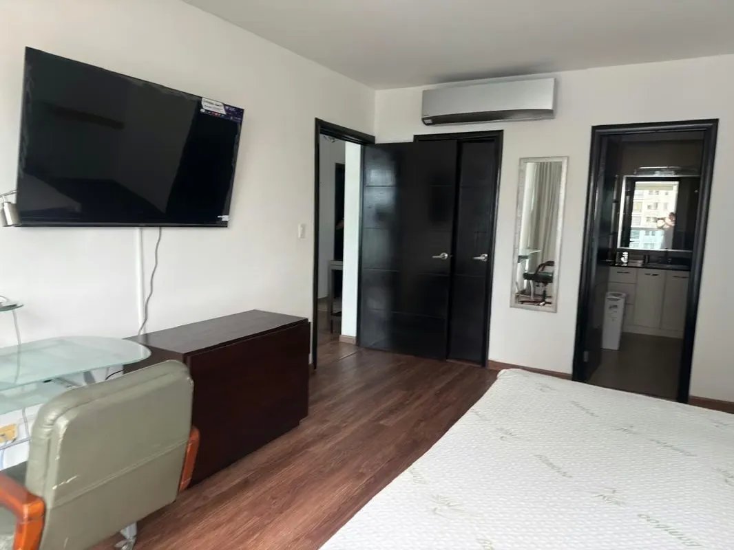 Penthouse Completamente Renovado, Vista Frente a la Bahía, Avenida Balboa $1,550