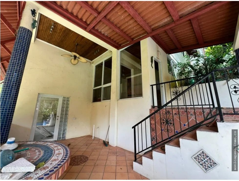 Venta – Propiedad con 2 Casas + Vista al Lago en Las Cumbres