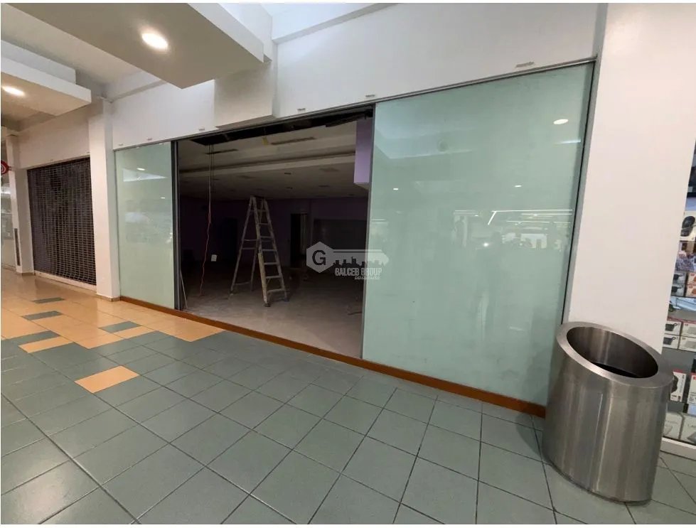 LOCAL COMERCIAL / ALBROOK MALL / 70M / SIN DIVISIONES / PLANTA BAJA