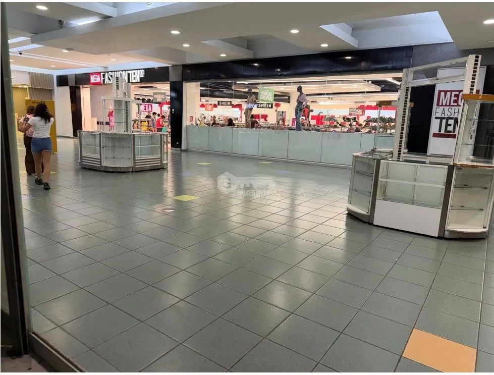 LOCAL COMERCIAL / ALBROOK MALL / 70M / SIN DIVISIONES / PLANTA BAJA