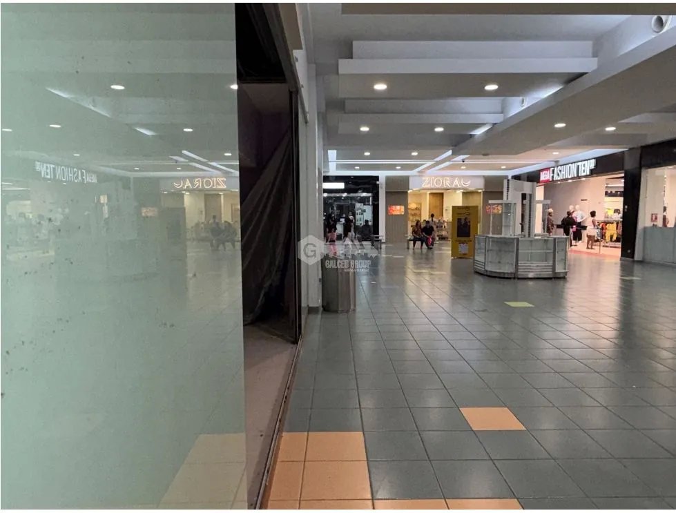 LOCAL COMERCIAL / ALBROOK MALL / 70M / SIN DIVISIONES / PLANTA BAJA