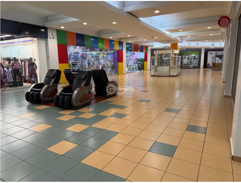 LOCAL COMERCIAL / ALBROOK MALL / 70M / SIN DIVISIONES / PLANTA BAJA
