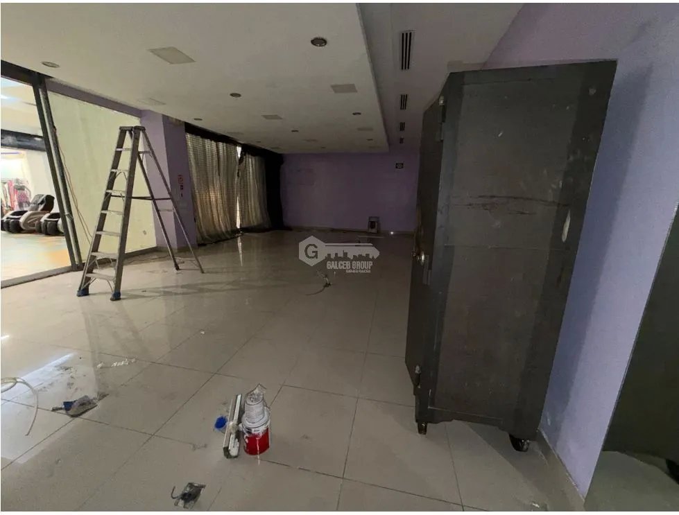 LOCAL COMERCIAL / ALBROOK MALL / 70M / SIN DIVISIONES / PLANTA BAJA