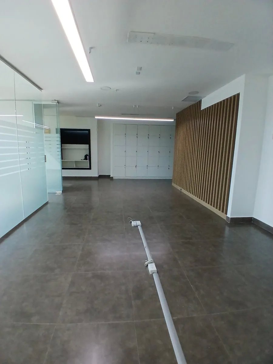 Se Alquila Oficina 104m2