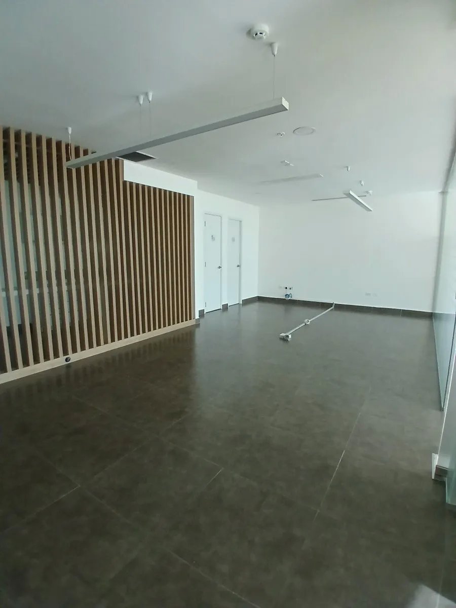 Se Alquila Oficina 104m2
