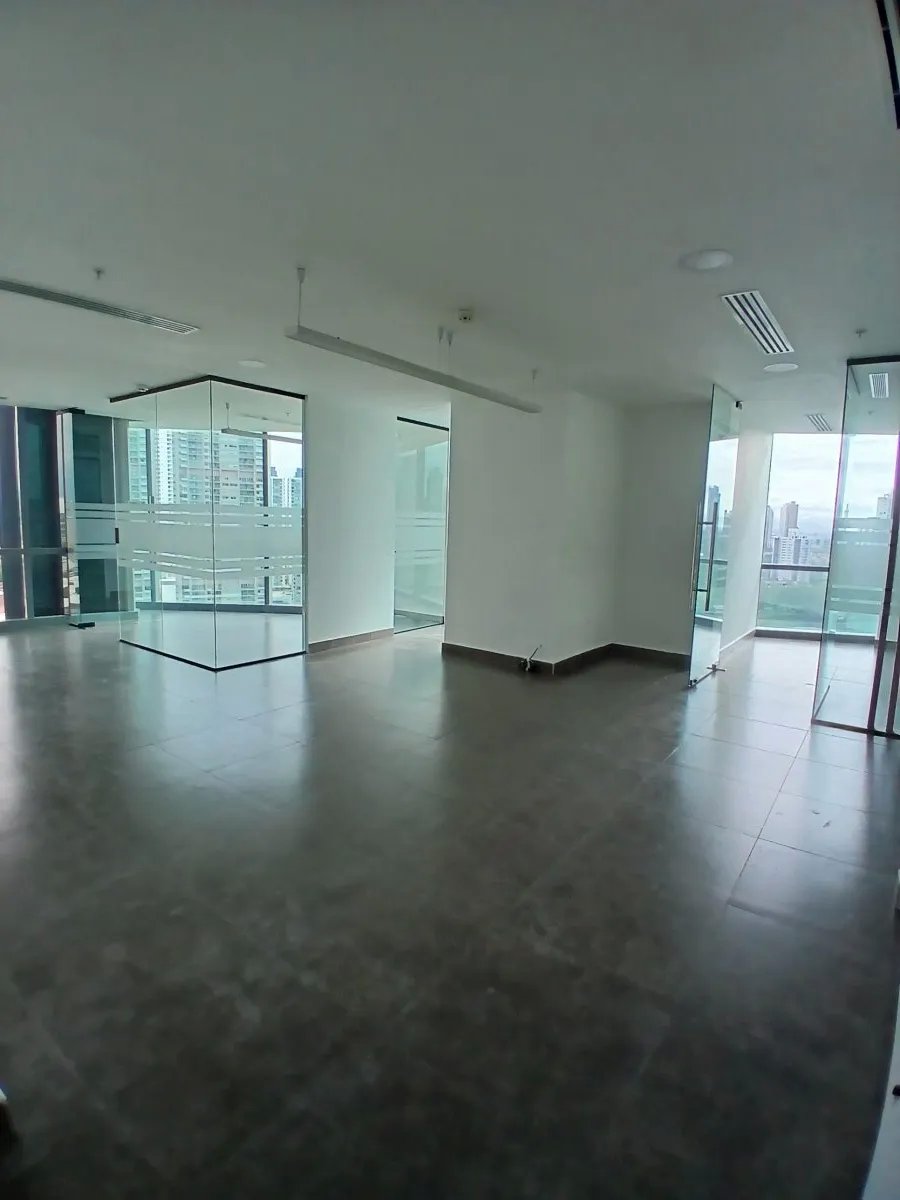 SE ALQUILA OFICINA DE 108M2