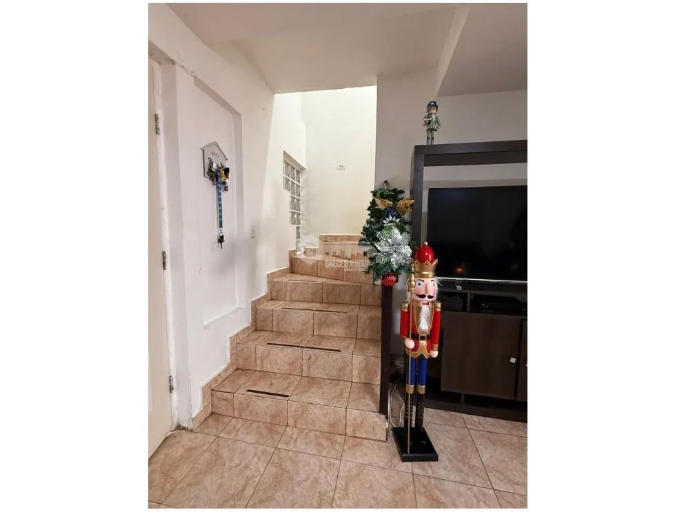 DON BOSCO / VILLA LAS ACACIAS / 195M / 4 HABITACIONES / 2 NIVELES