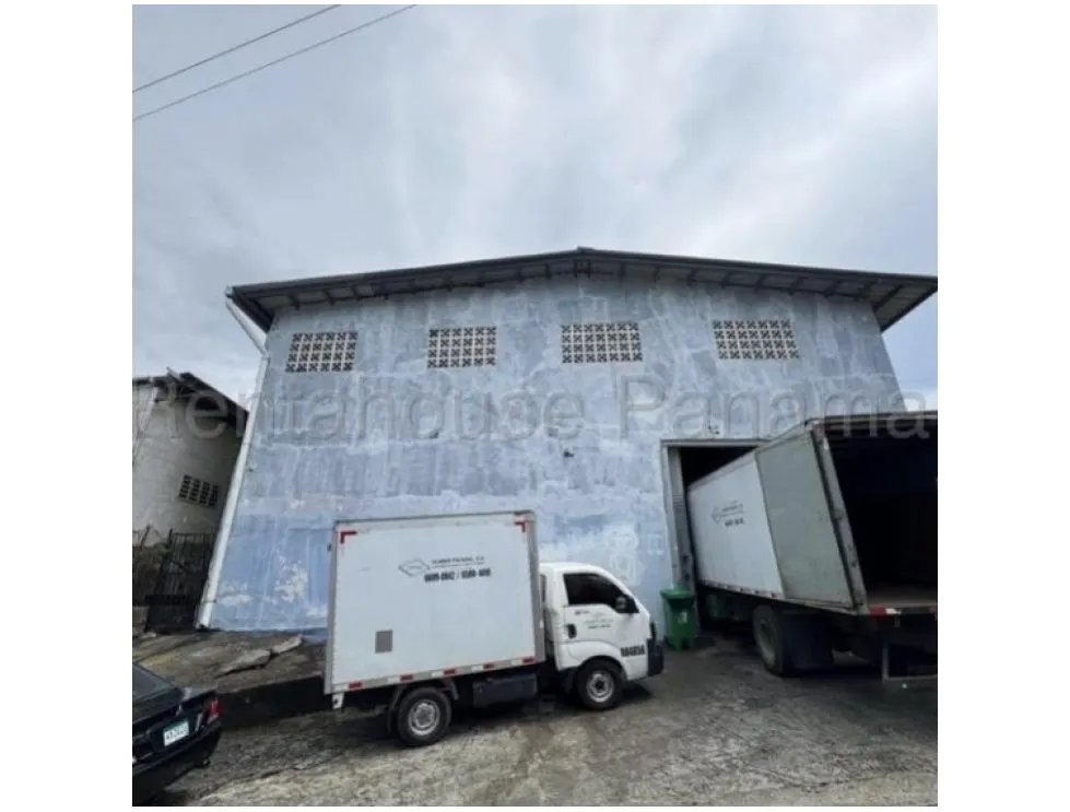 Commercial Warehouse for Sale – Pueblo Nuevo, 800 m²