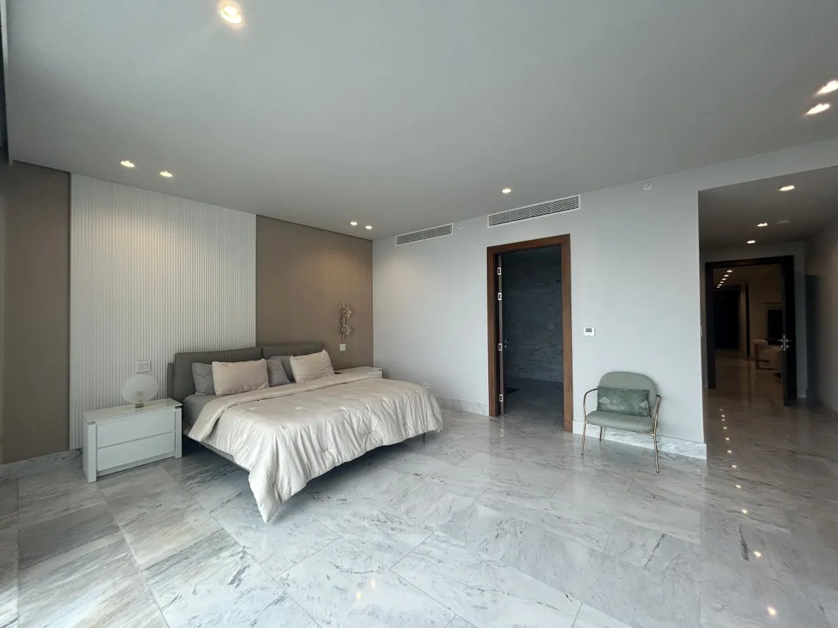 Spectacular Furnished Apartment 394 m² The Towers Paitilla Move-In August 15th