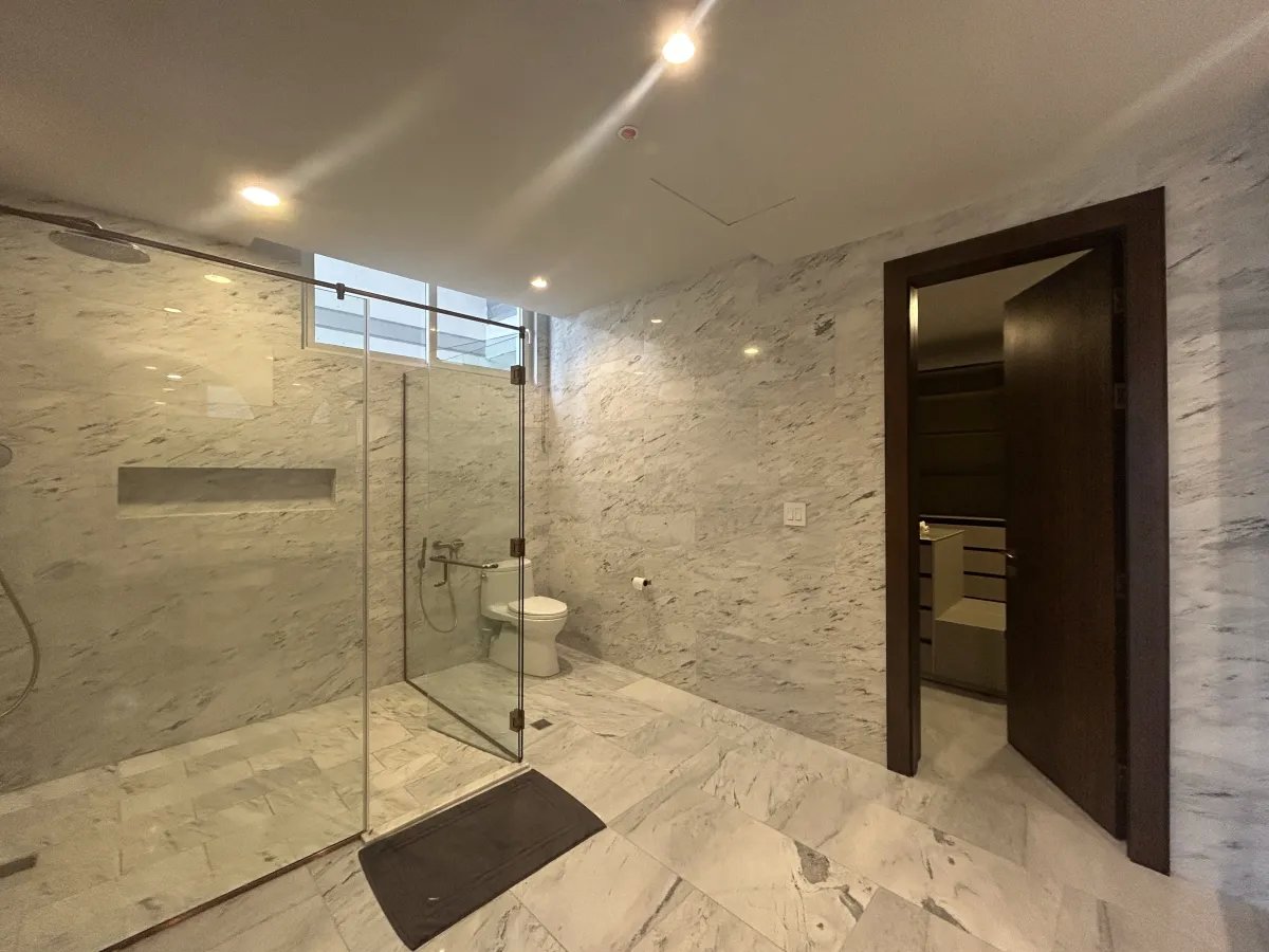Spectacular Furnished Apartment 394 m² The Towers Paitilla Move-In August 15th
