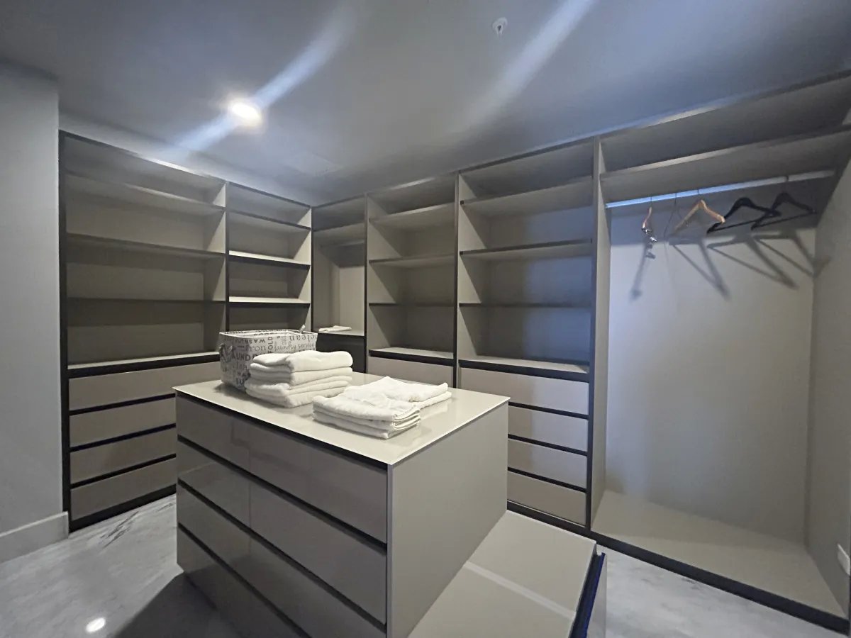 Spectacular Furnished Apartment 394 m² The Towers Paitilla Move-In August 15th