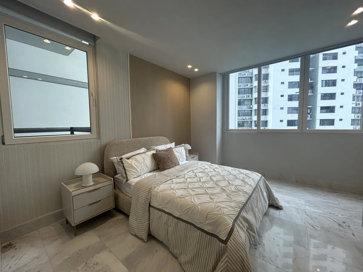 Spectacular Furnished Apartment 394 m² The Towers Paitilla Move-In August 15th
