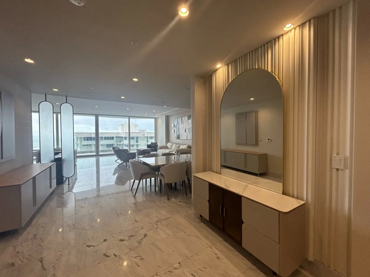 Spectacular Furnished Apartment 394 m² The Towers Paitilla Move-In August 15th