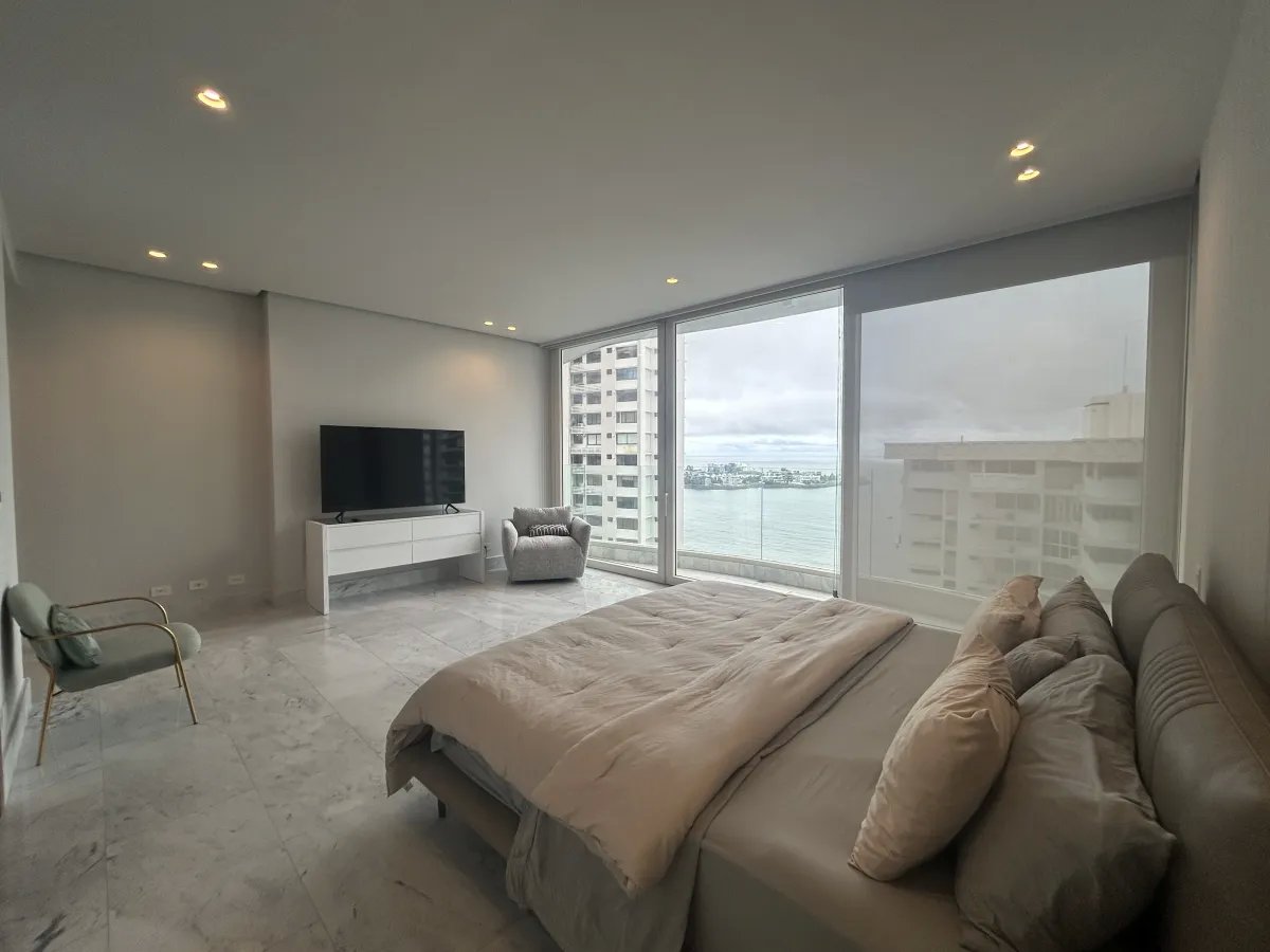 Spectacular Furnished Apartment 394 m² The Towers Paitilla Move-In August 15th