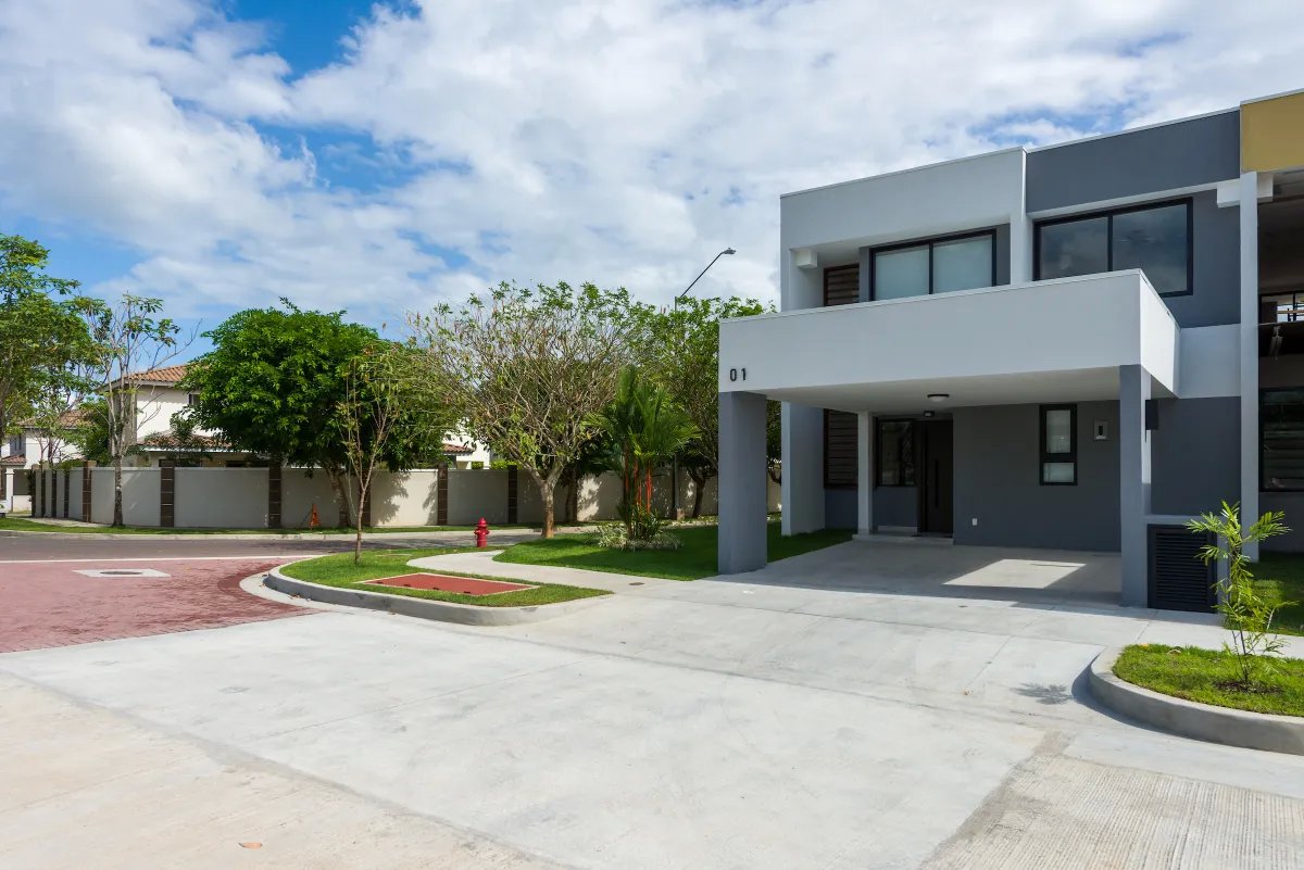 Exclusive Premium Townhomes in Imaterra: Alere C1 and C2 Models - Immediate Delivery!