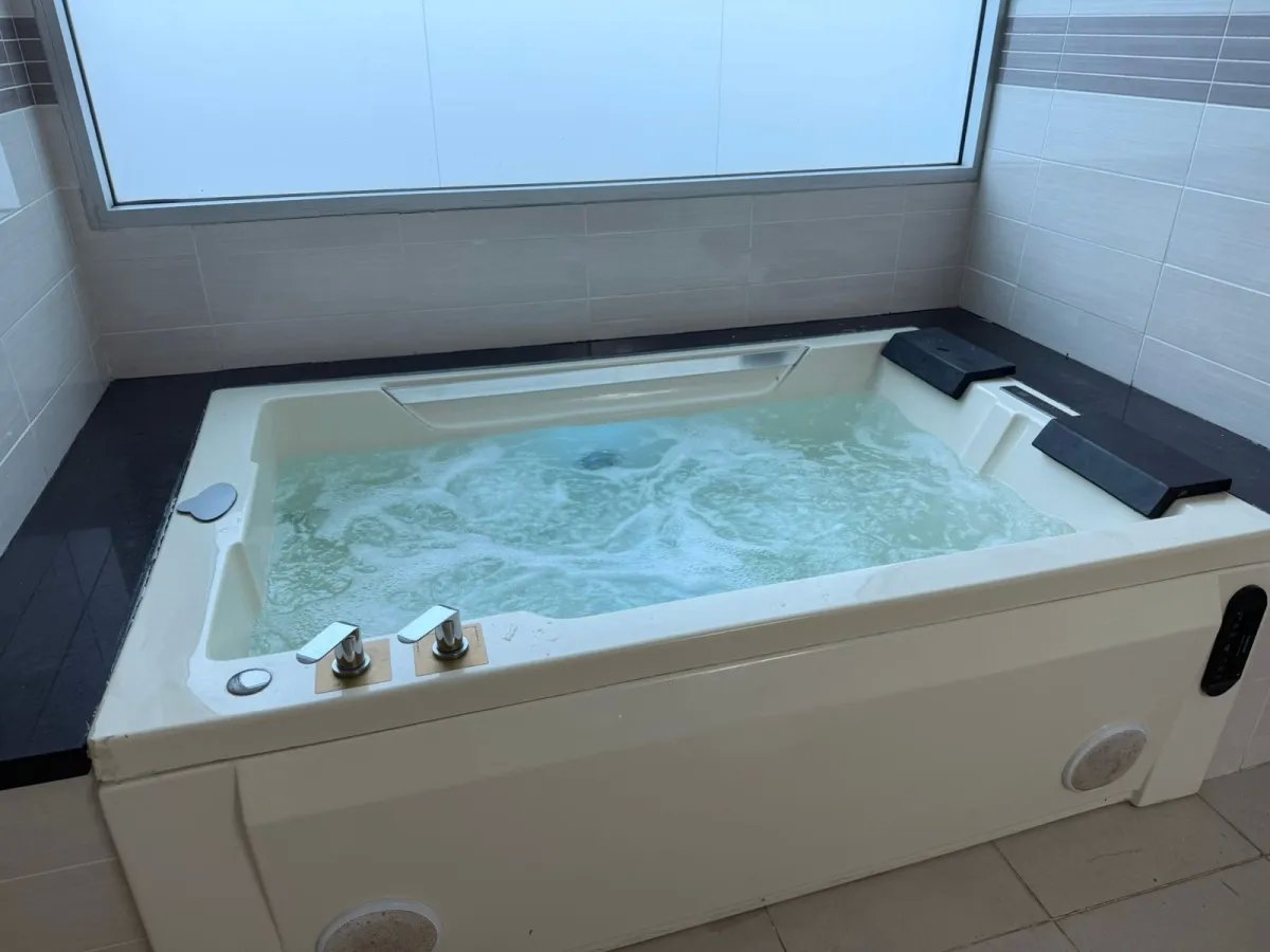 Alquilo apartamento totalmente remodelado y amoblado-PH TAO
