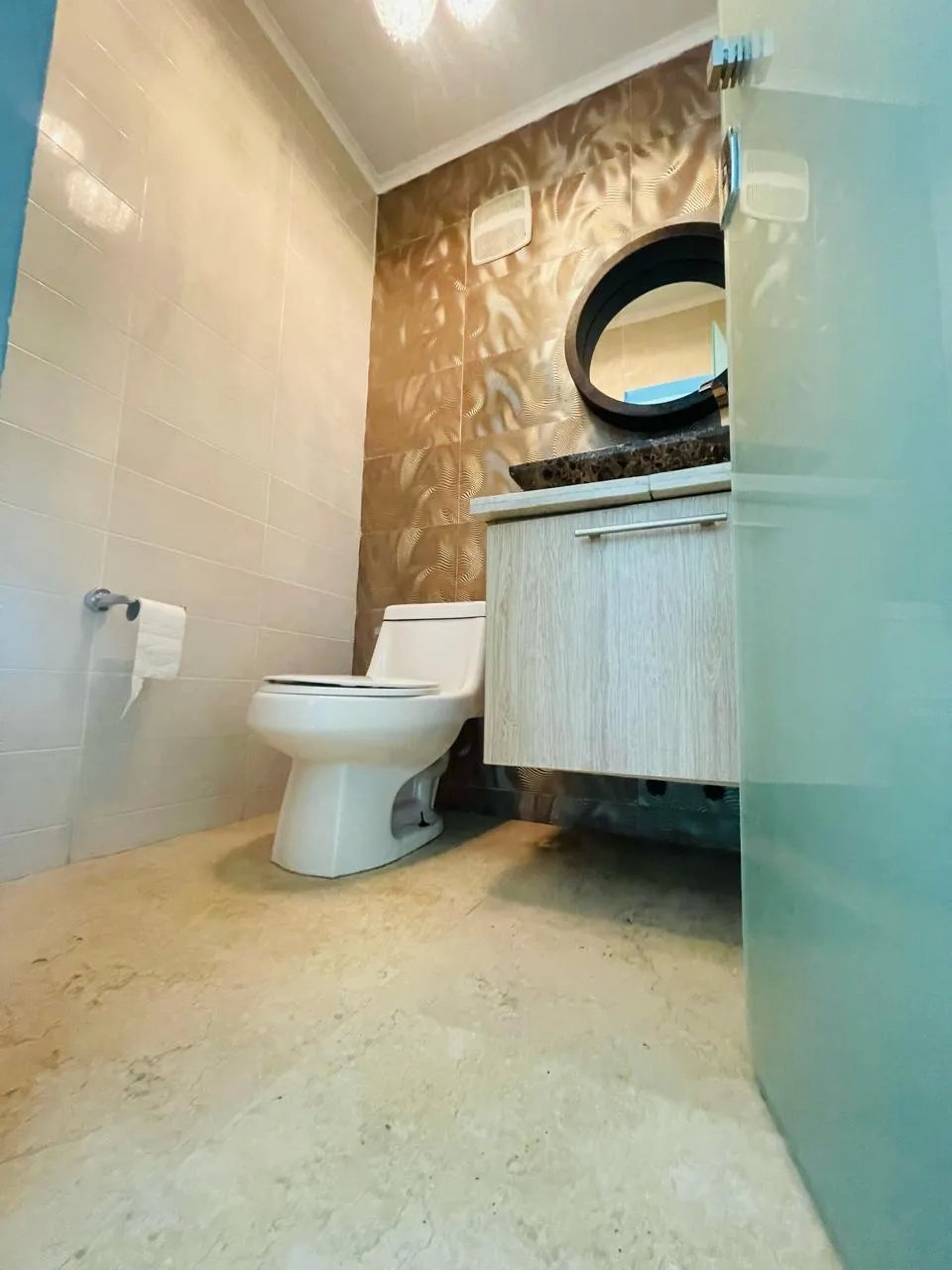 Alquilo apartamento totalmente remodelado y amoblado-PH TAO