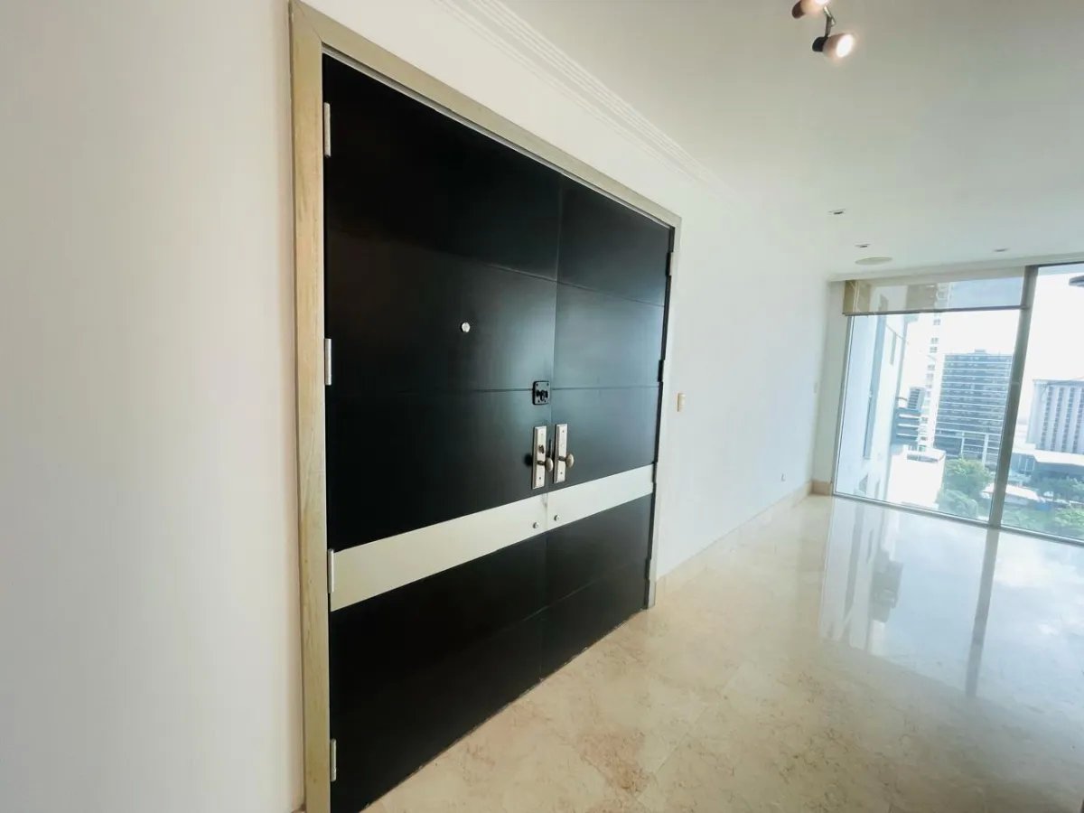 Alquilo apartamento totalmente remodelado y amoblado-PH TAO