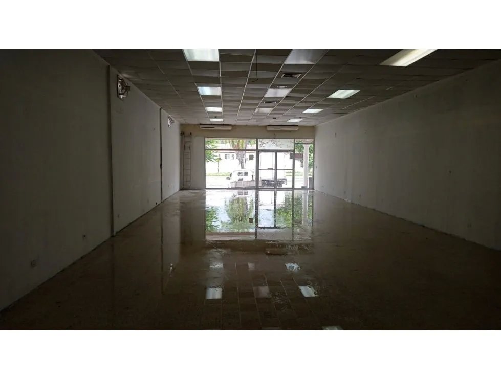 SE VENDE LOCAL COMERCIAL  BRISAS DEL GOLF 175M 2 BAÑOS EN PLANTA BAJA
