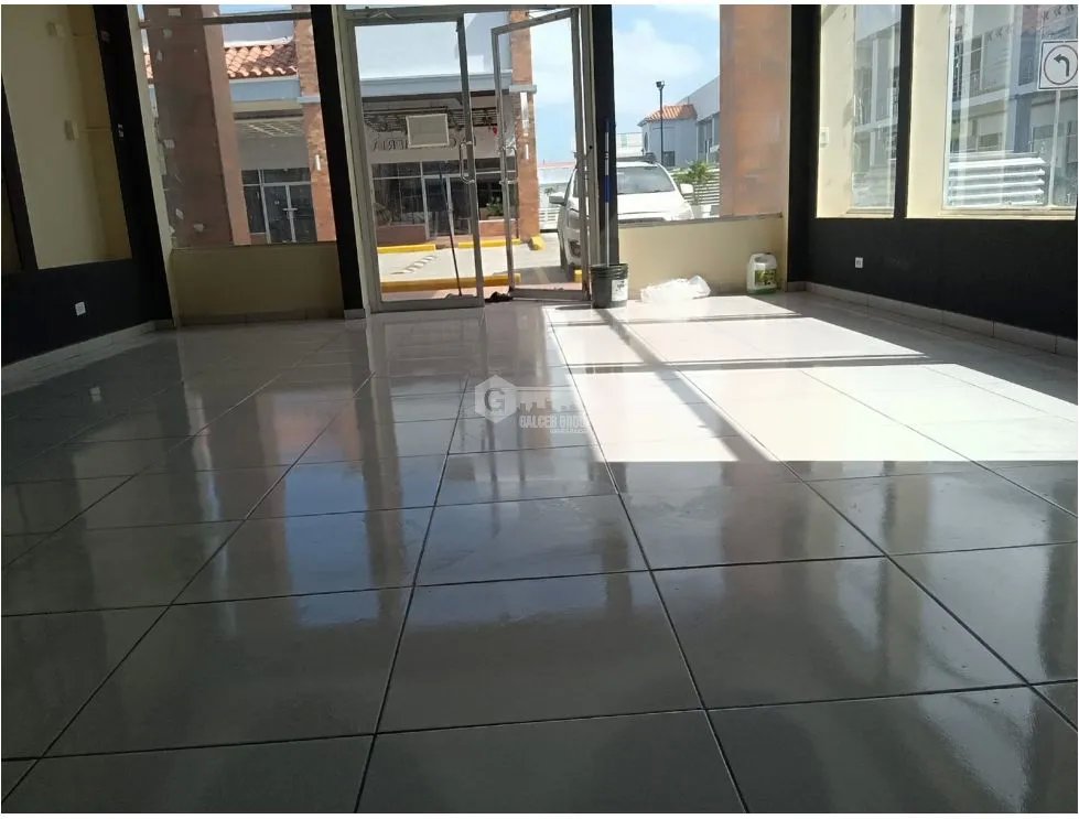SE VENDE  LOCAL BRISAS DEL GOLF 130M SIN DIVISIONES PLANTA BAJA