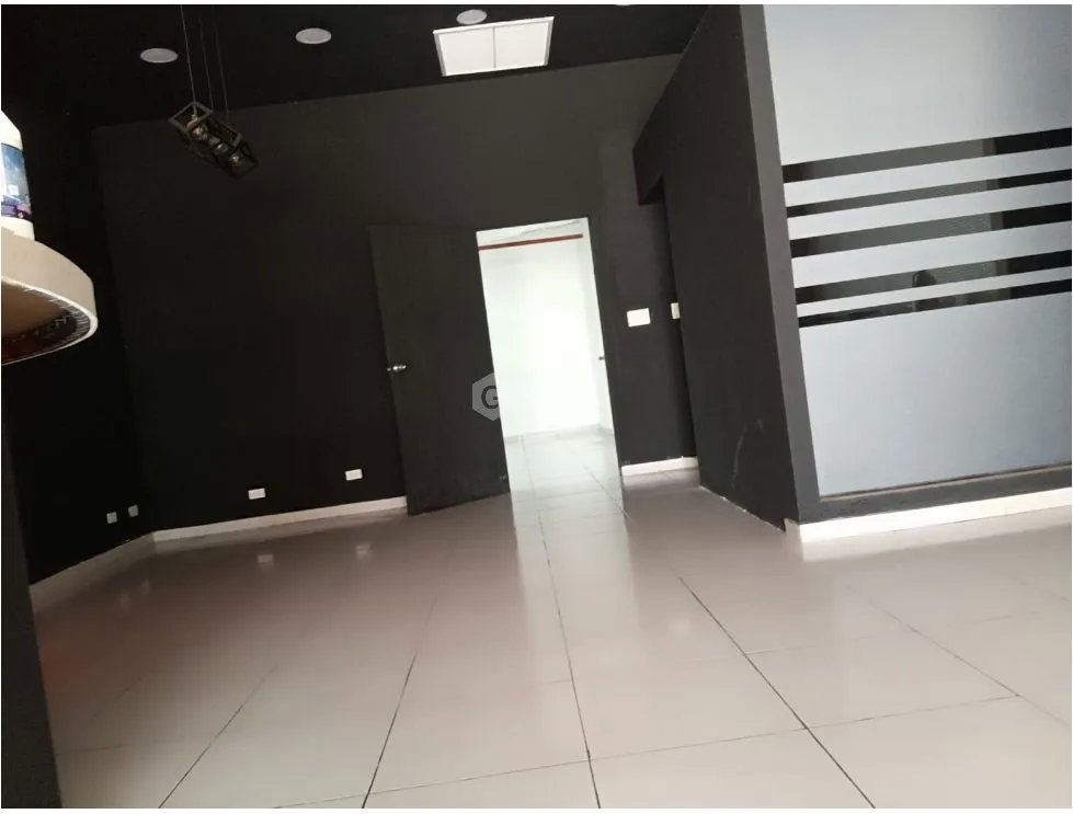 SE VENDE  LOCAL BRISAS DEL GOLF 130M SIN DIVISIONES PLANTA BAJA