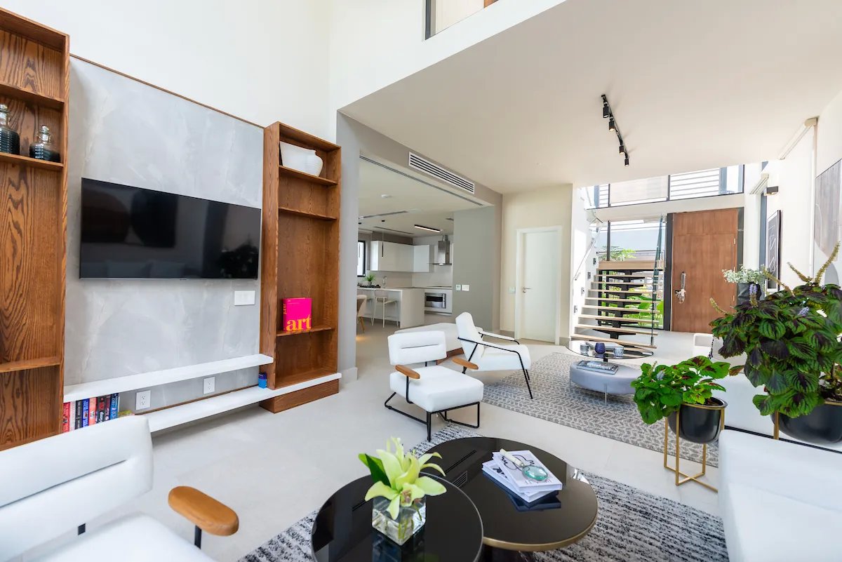 Spectacular Detached Single-Family Home: Maximum Spaciousness and Immediate Occupancy