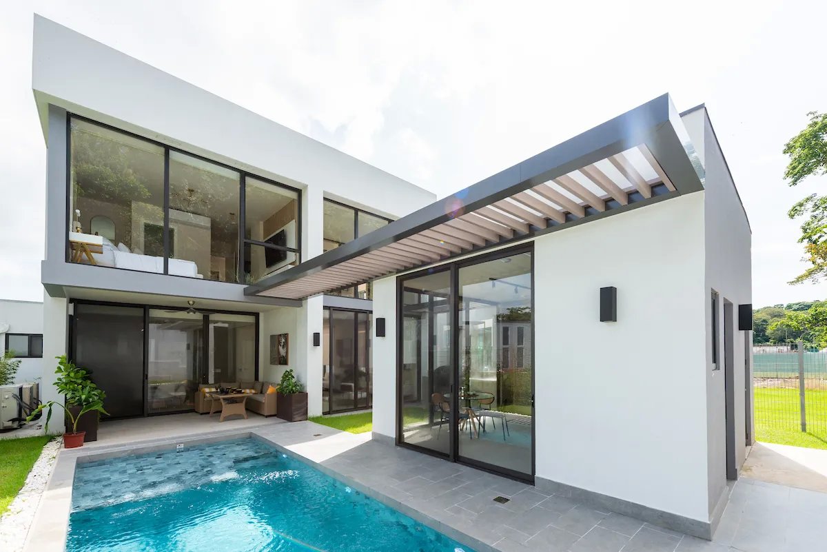 Spectacular Detached Single-Family Home: Maximum Spaciousness and Immediate Occupancy