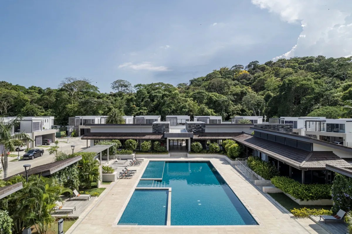 Spectacular Detached Single-Family Home: Maximum Spaciousness and Immediate Occupancy