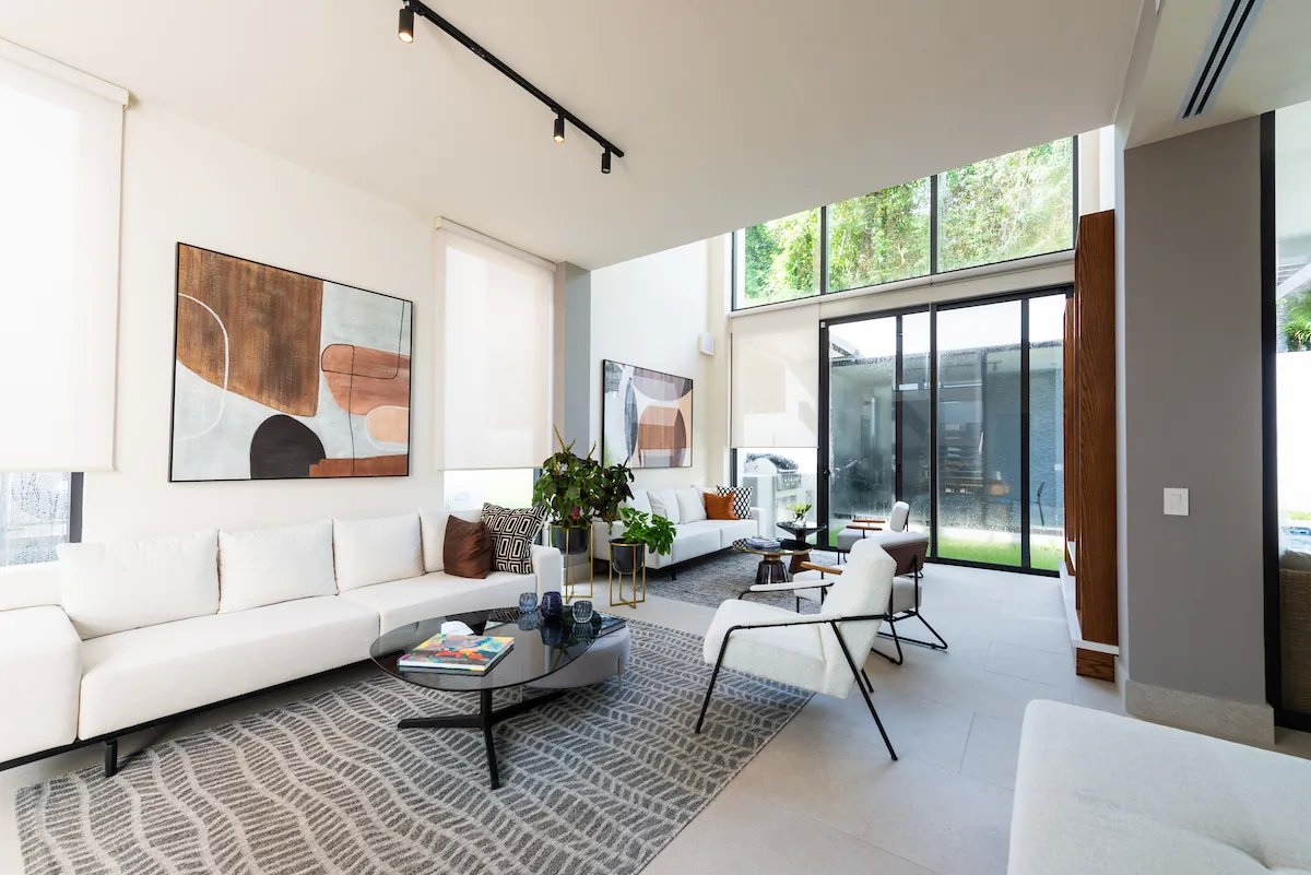 Spectacular Detached Single-Family Home: Maximum Spaciousness and Immediate Occupancy