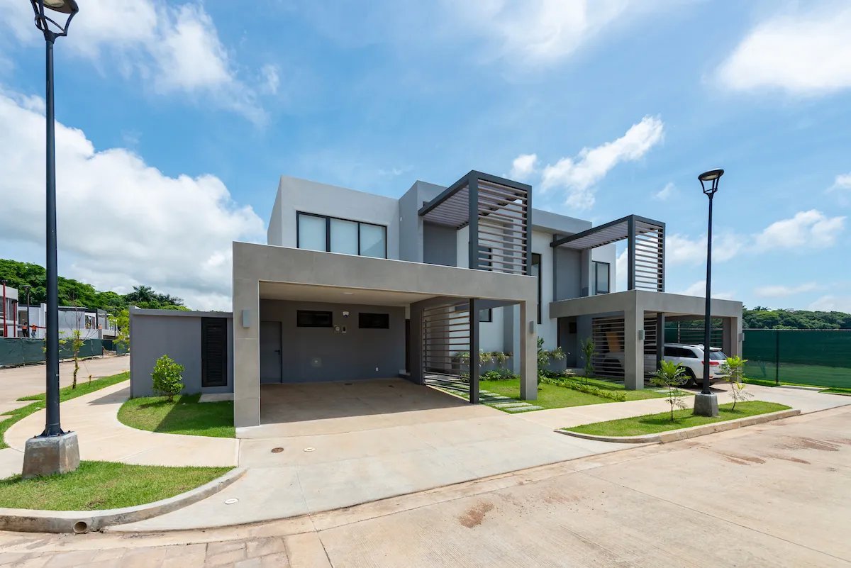 Stunning Premium Duplex Home with Spacious Lot - Immediate Delivery!