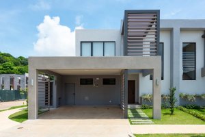 Stunning Premium Duplex Home with Spacious Lot - Immediate D…